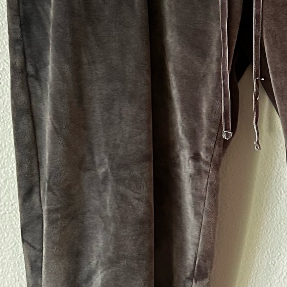 House of Harlow 1960 Velour Joggers Pants - Picture 2 of 13